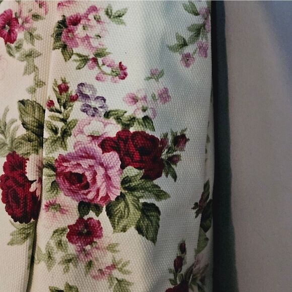 🌹⚘️NWT, BURGUNDY ROSES TOTE BAG - Picture 5 of 7